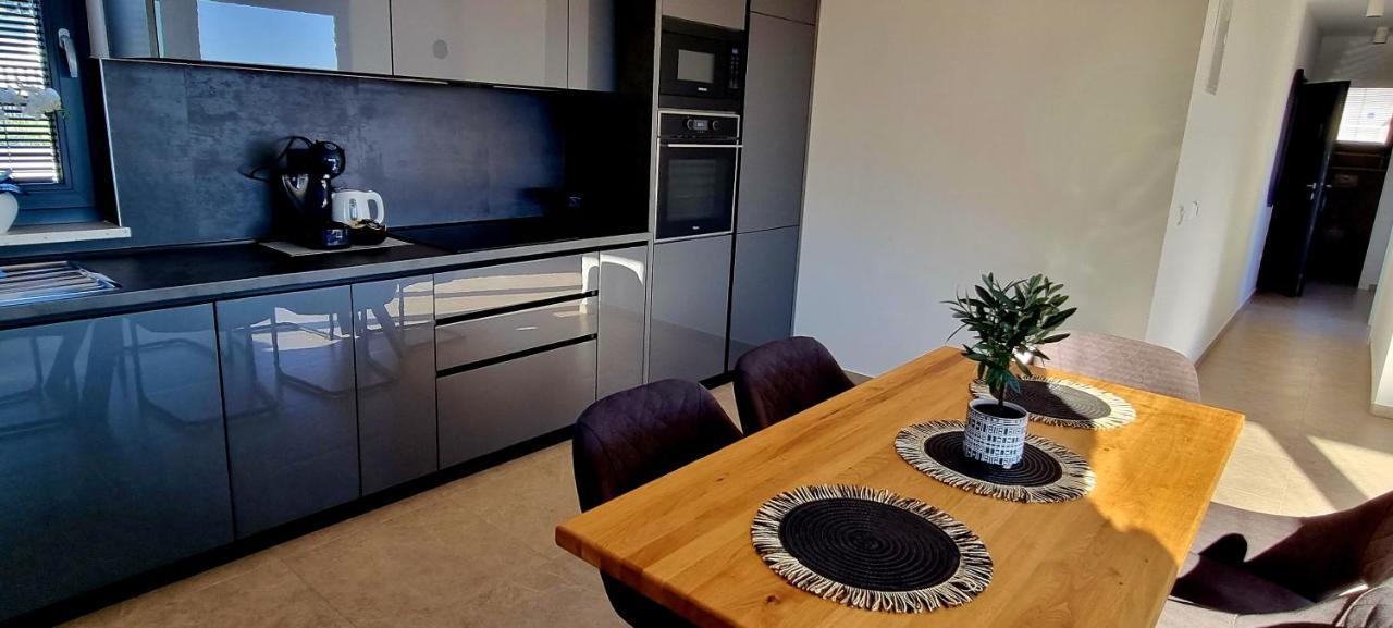 Dinary Apartman Vir Extérieur photo